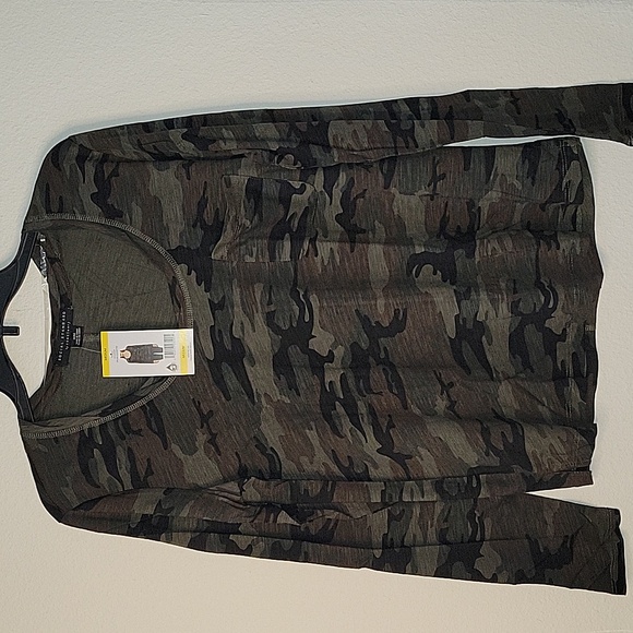 Social Standard by Sanctuary Dylan Scoop Tee, M, Camo, NWT - Picture 6 of 13